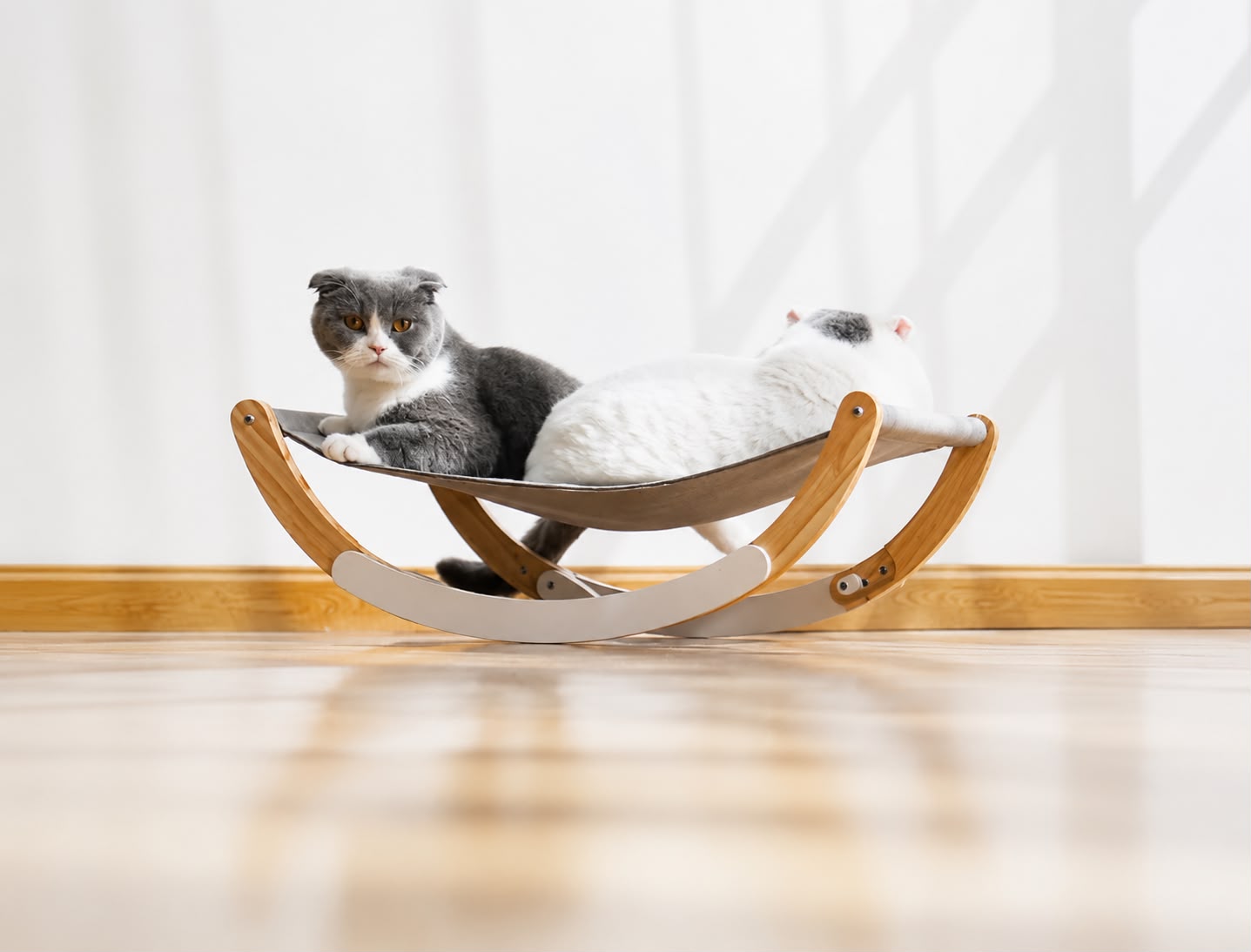 PawFlow Premium Katzenhängematte aus Massivholz